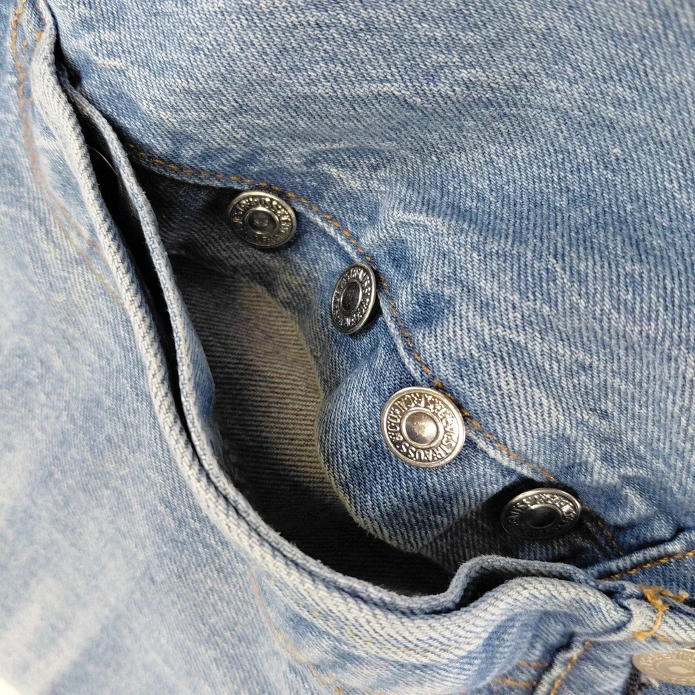 Levis 501 Original Fit Mens‎ 31x30 Light Wash Distressed Button Fly Jeans 12501